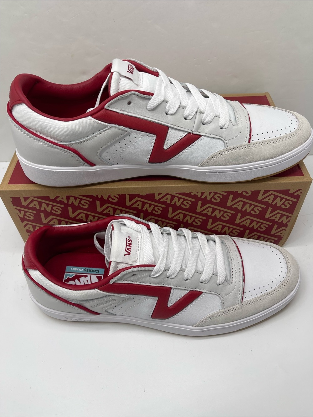 Vans Men’s Lowland Cc Jmp R Court Red/White
VN0007P2Y52 Sneakers - Picture 2 of 16